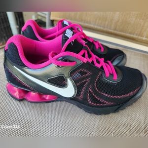 Nike Reax Run 7 ● Size 7.5 ● Black and Pink